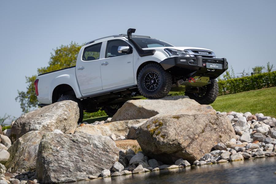  Isuzu D-Max GO2 2020 года  (фото 2 из 24)
